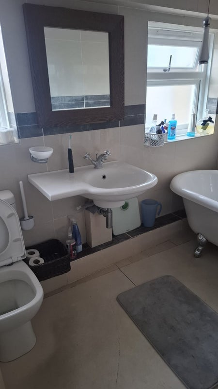 Room Hunsdon Road in Greater London