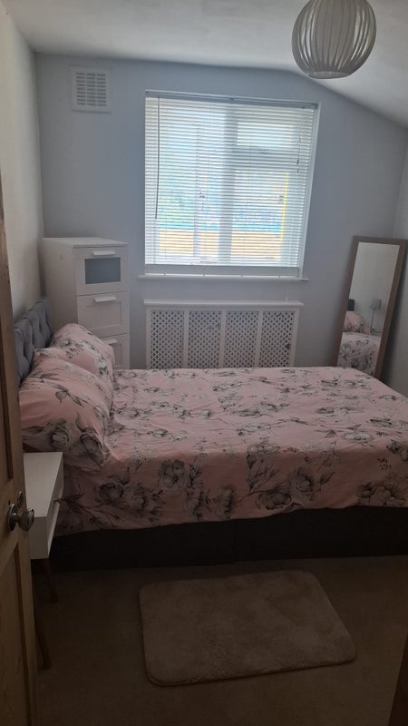 Room Hunsdon Road in Greater London