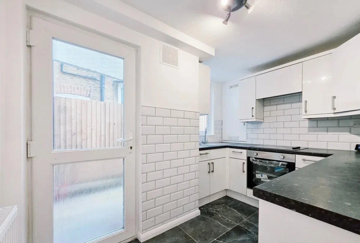 Flat Wellfield Road in Greater London