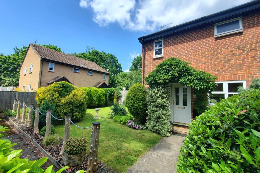 House Hawkswell Close in Woking
