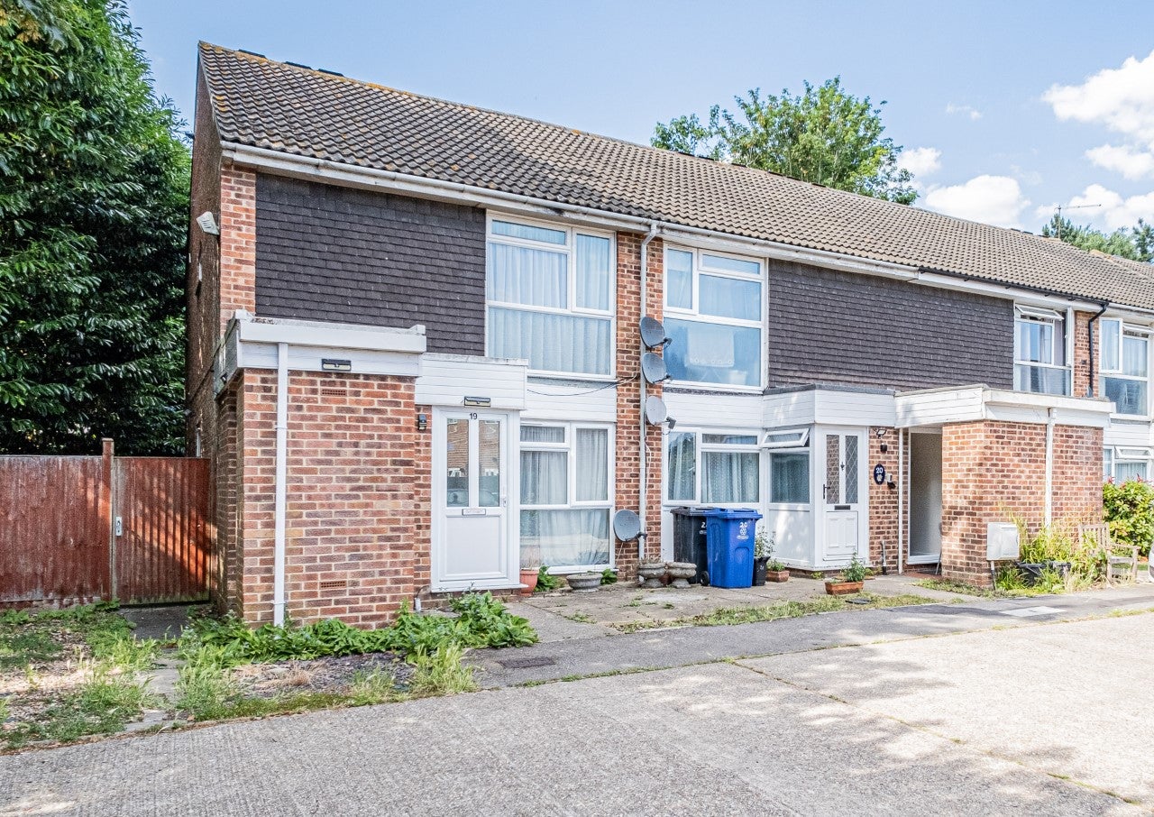 Flat Beeton Close in Greater London