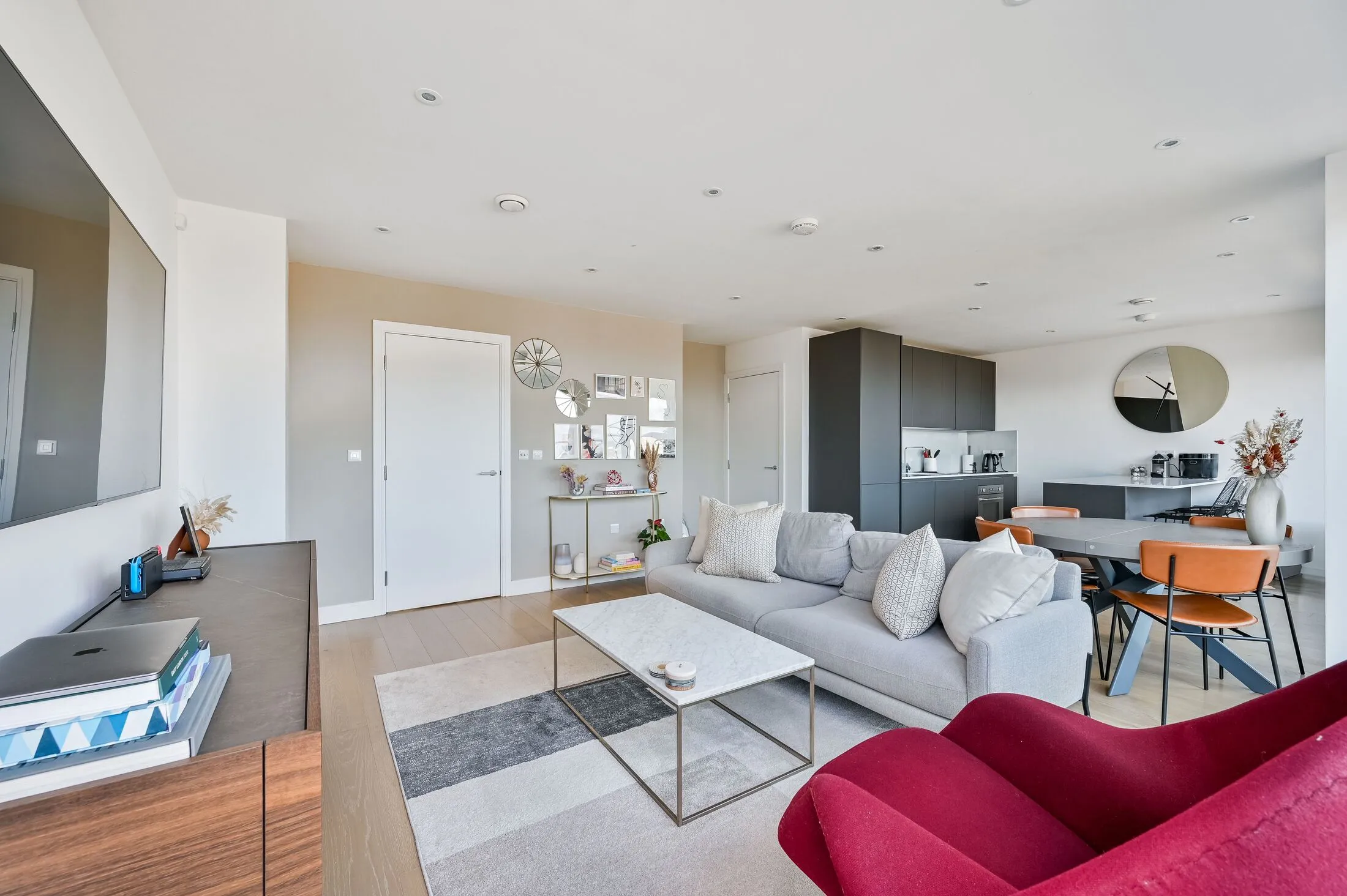 Flat Hemming Street in Greater London