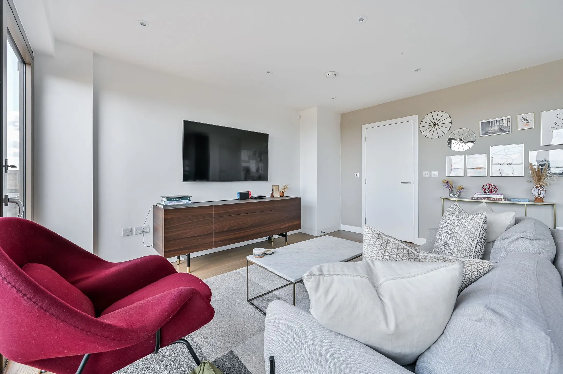 Flat Hemming Street in Greater London