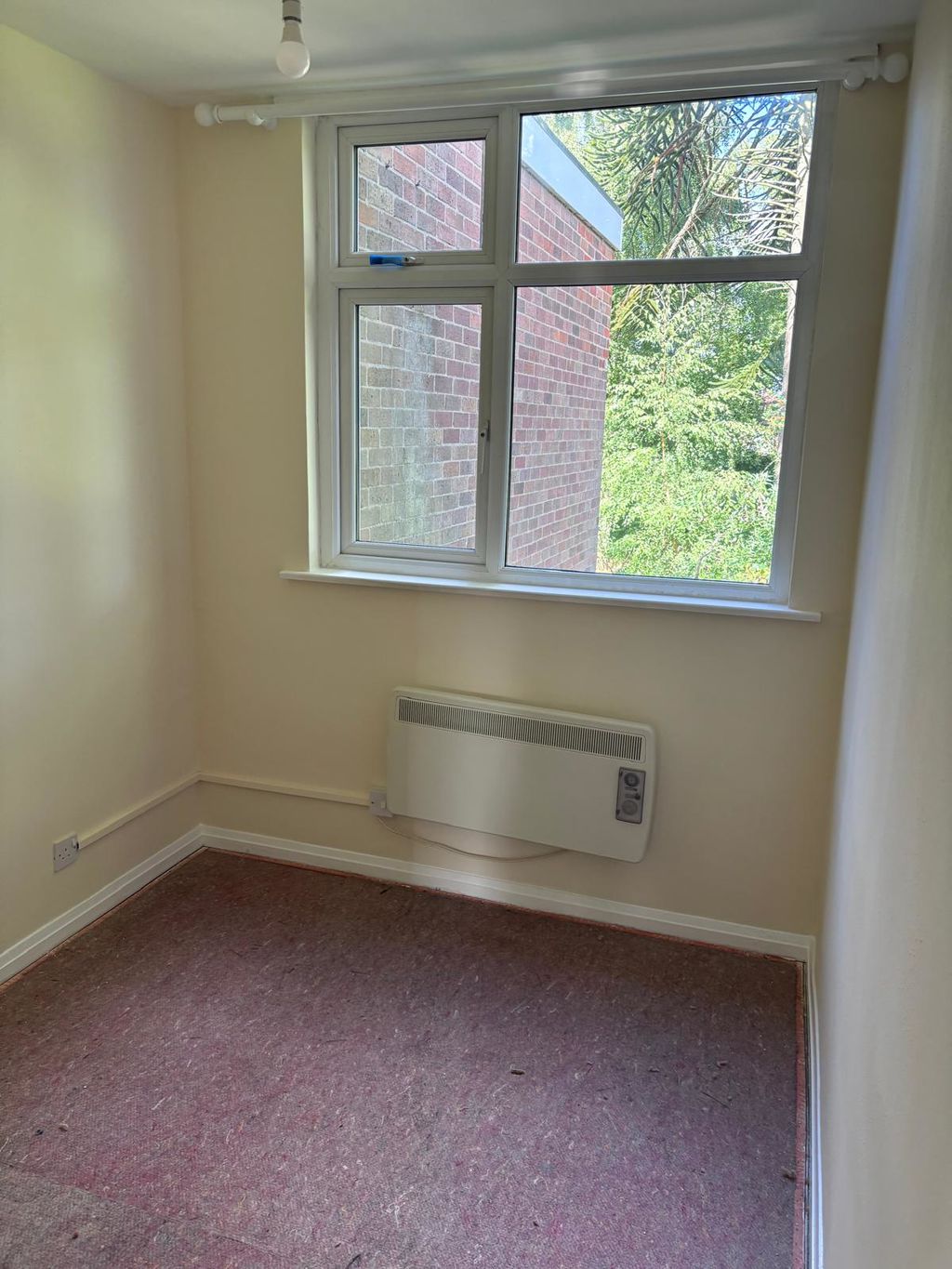 Flat Shenstone Court in Wolverhampton