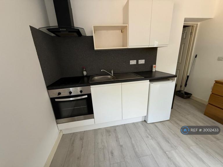 Flat Vicarage Lane in Coventry