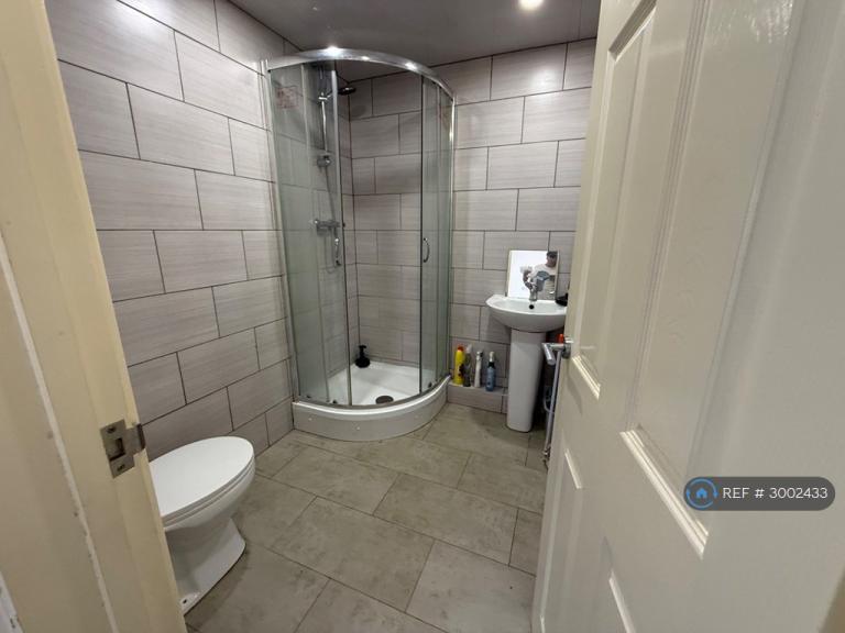 Flat Vicarage Lane in Coventry