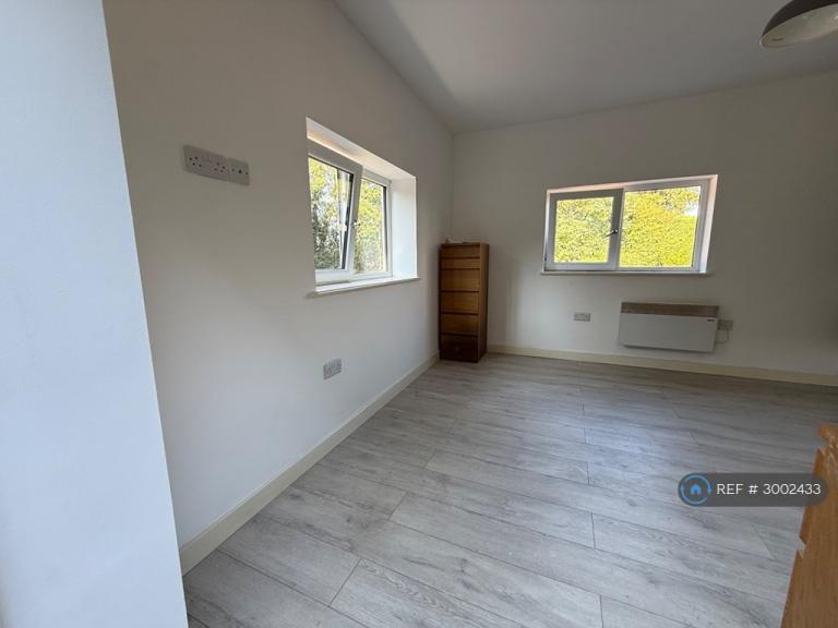 Flat Vicarage Lane in Coventry