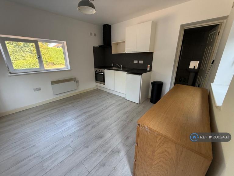 Flat Vicarage Lane in Coventry