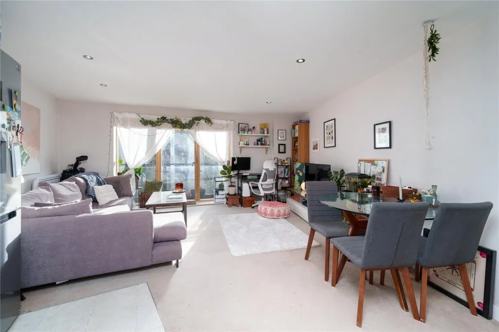 Flat Rectory Road in Greater London