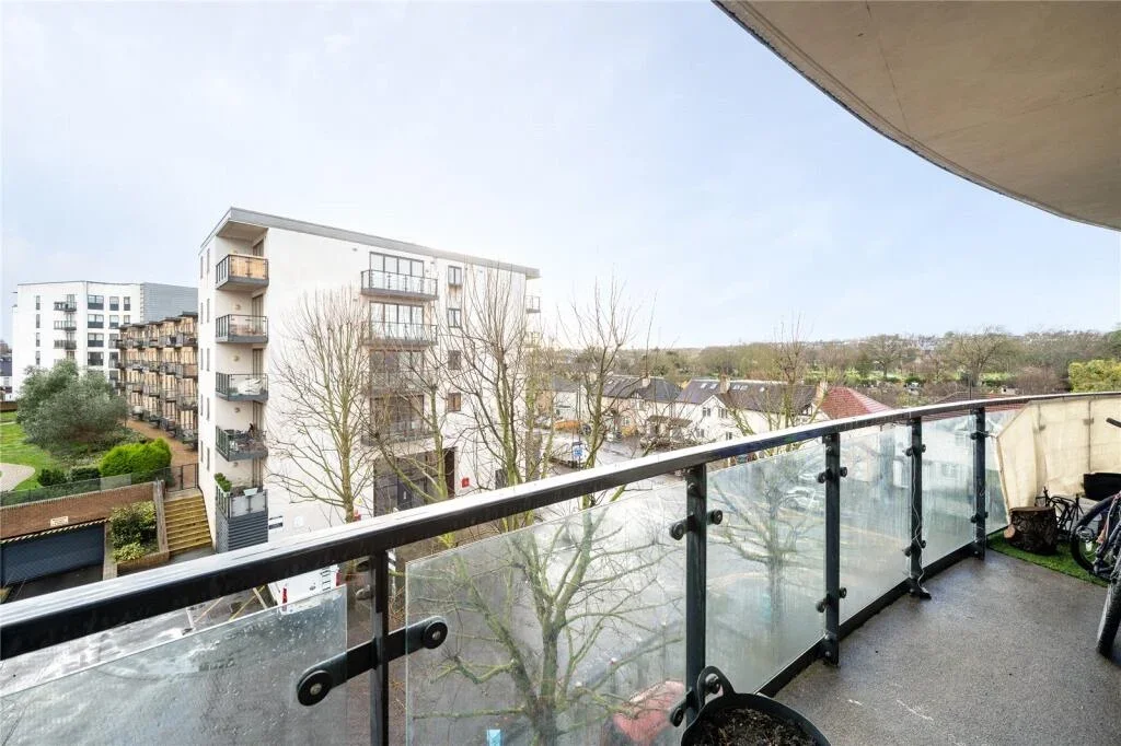 Flat Rectory Road in Greater London