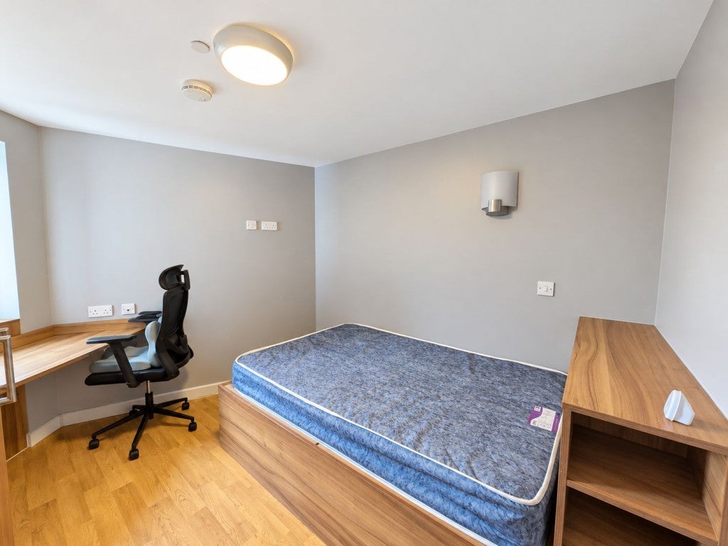 Room Stockbreach Road in Welwyn Hatfield