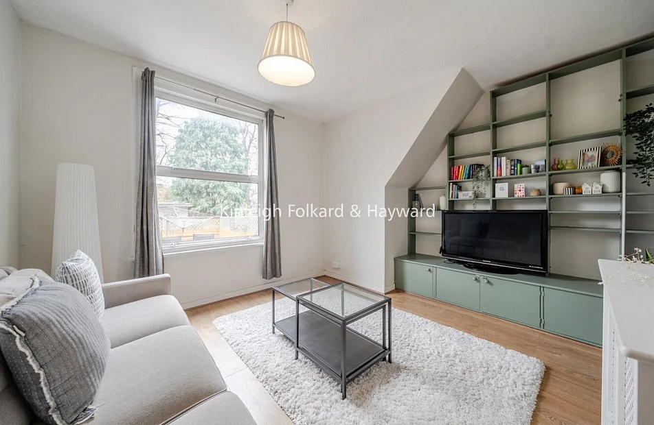 Flat Trevelyan Road in Greater London