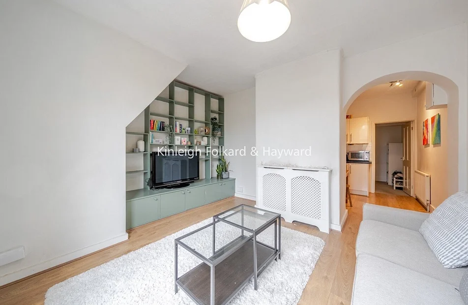 Flat Trevelyan Road in Greater London