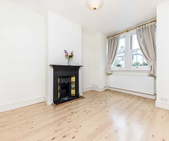 Flat Malvern Road in Greater London