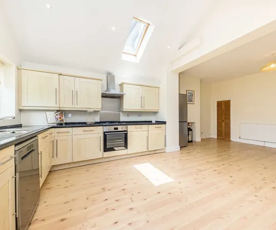 Flat Malvern Road in Greater London