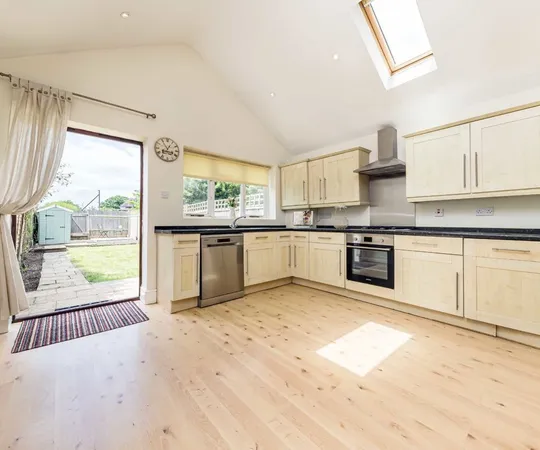 Flat Malvern Road in Greater London