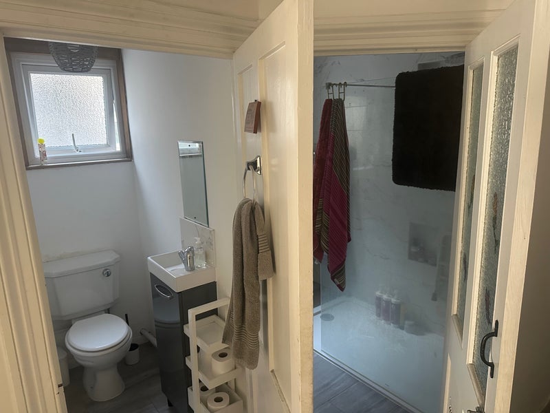 Room Waller Road in Greater London