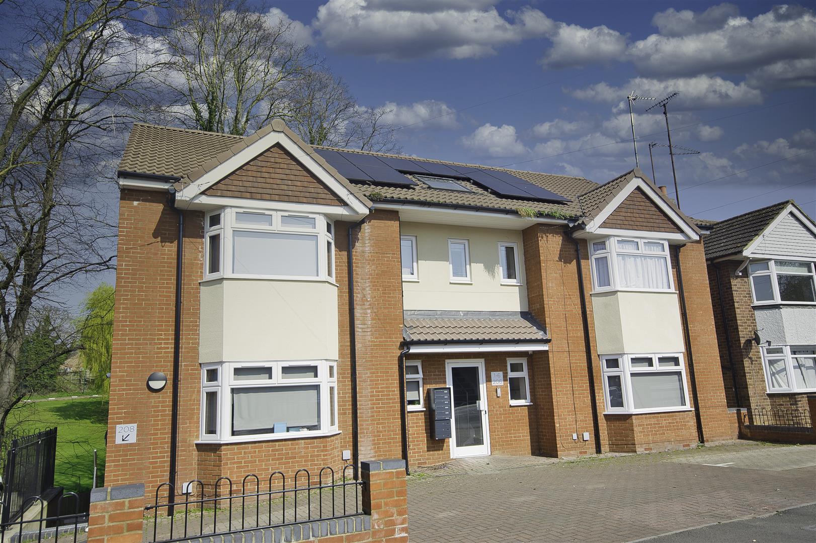 Flat Kingsley Road in Northampton