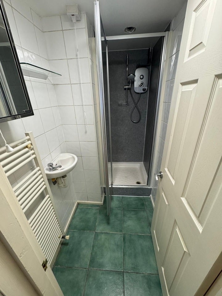 Room Cranborne Crescent in Hertsmere