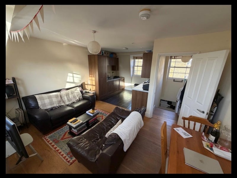 Flat Leighton Road in Greater London