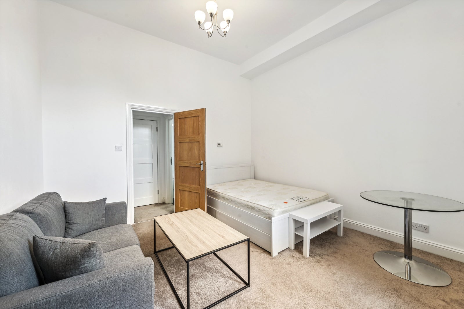 Flat Collingham Road in Greater London