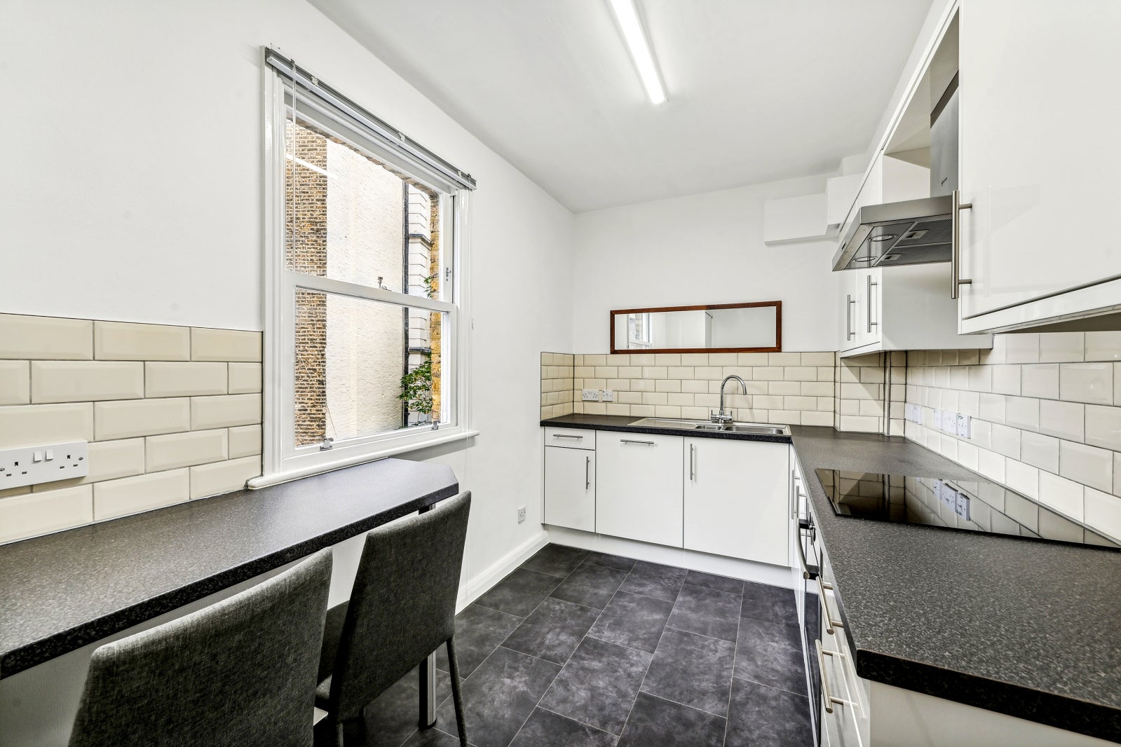 Flat Collingham Road in Greater London