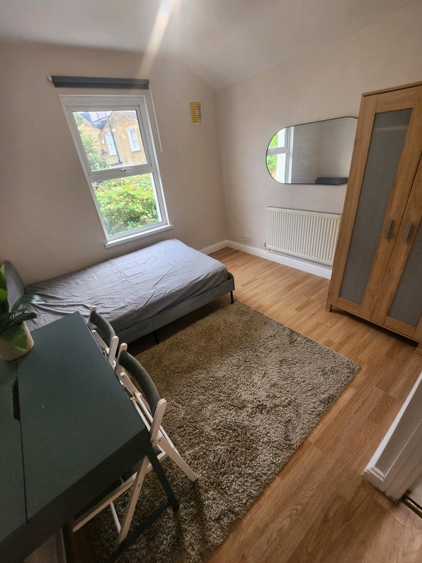 Room Woolwich Road in Greater London