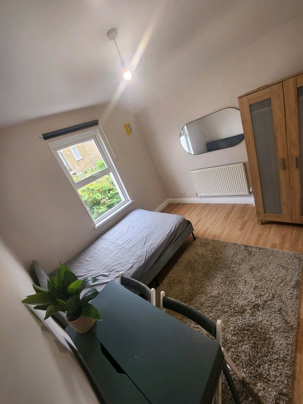 Room Woolwich Road in Greater London
