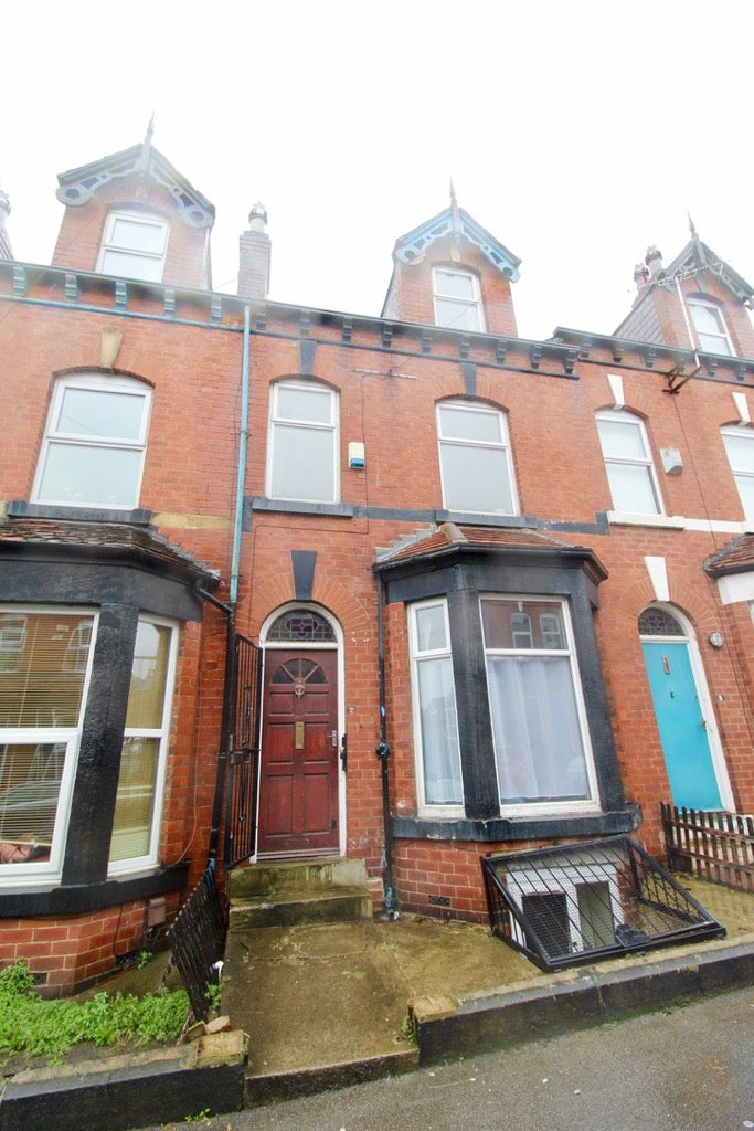 Flat Hessle Place in Leeds