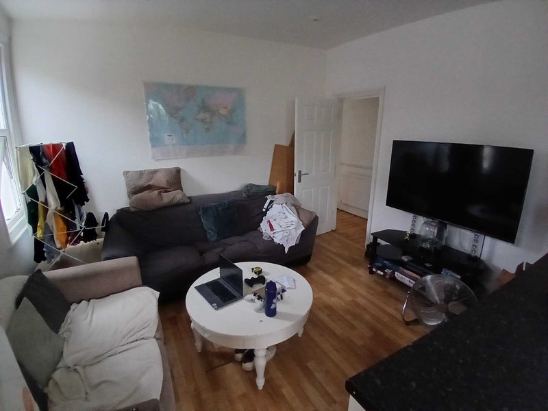 Room Sternhold Avenue in Greater London