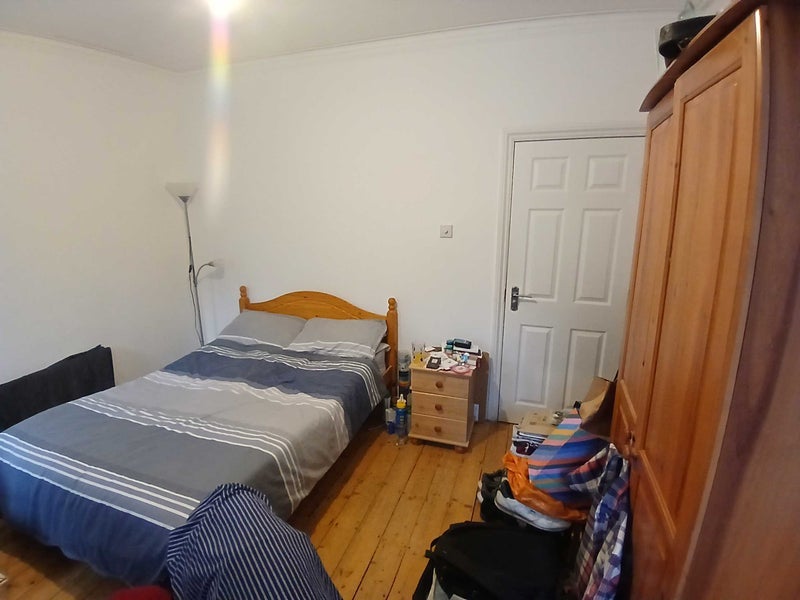 Room Sternhold Avenue in Greater London