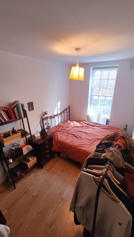 Room Sunnyside Road in Greater London