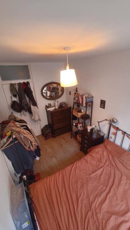 Room Sunnyside Road in Greater London