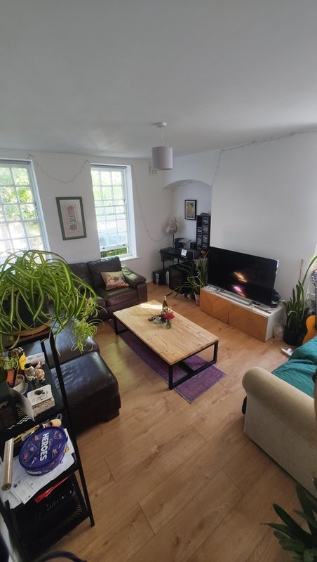Room Sunnyside Road in Greater London