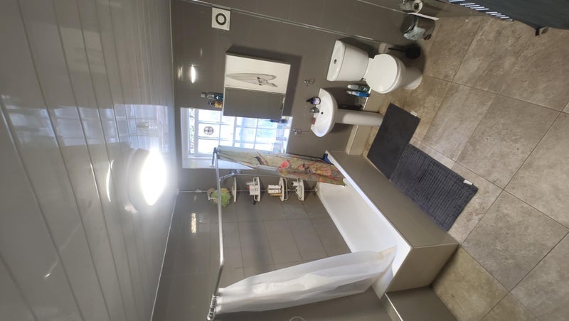 Room Sunnyside Road in Greater London