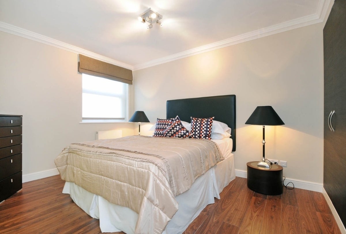 Flat Boydell Court in Greater London