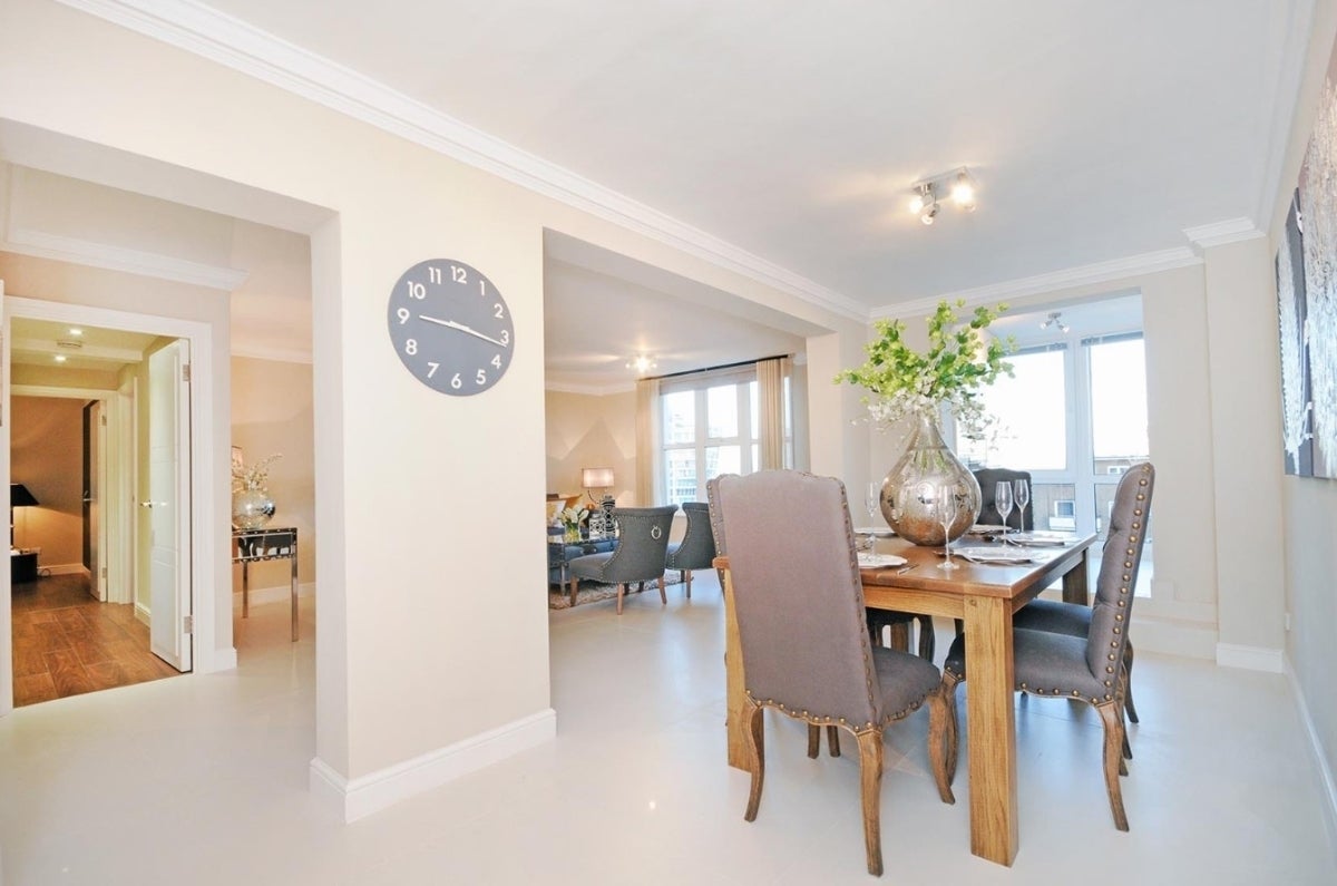 Flat Boydell Court in Greater London