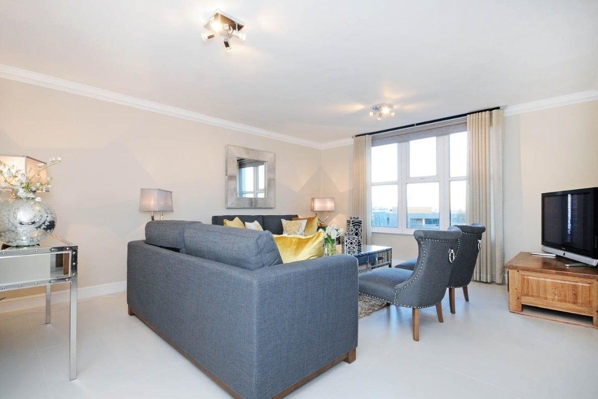 Flat Boydell Court in Greater London