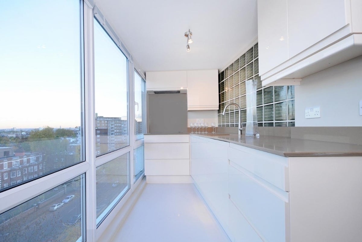 Flat Boydell Court in Greater London