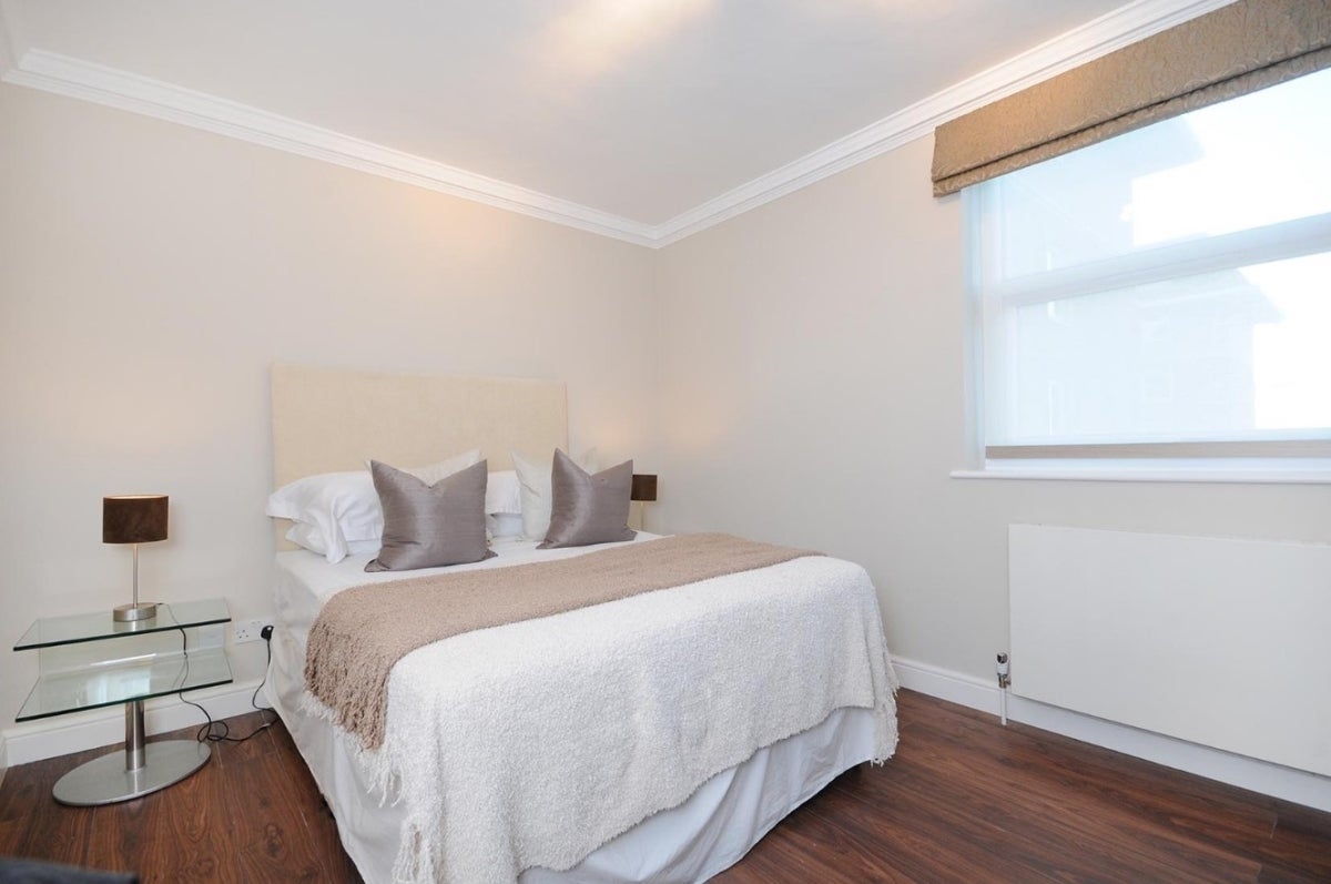Flat Boydell Court in Greater London