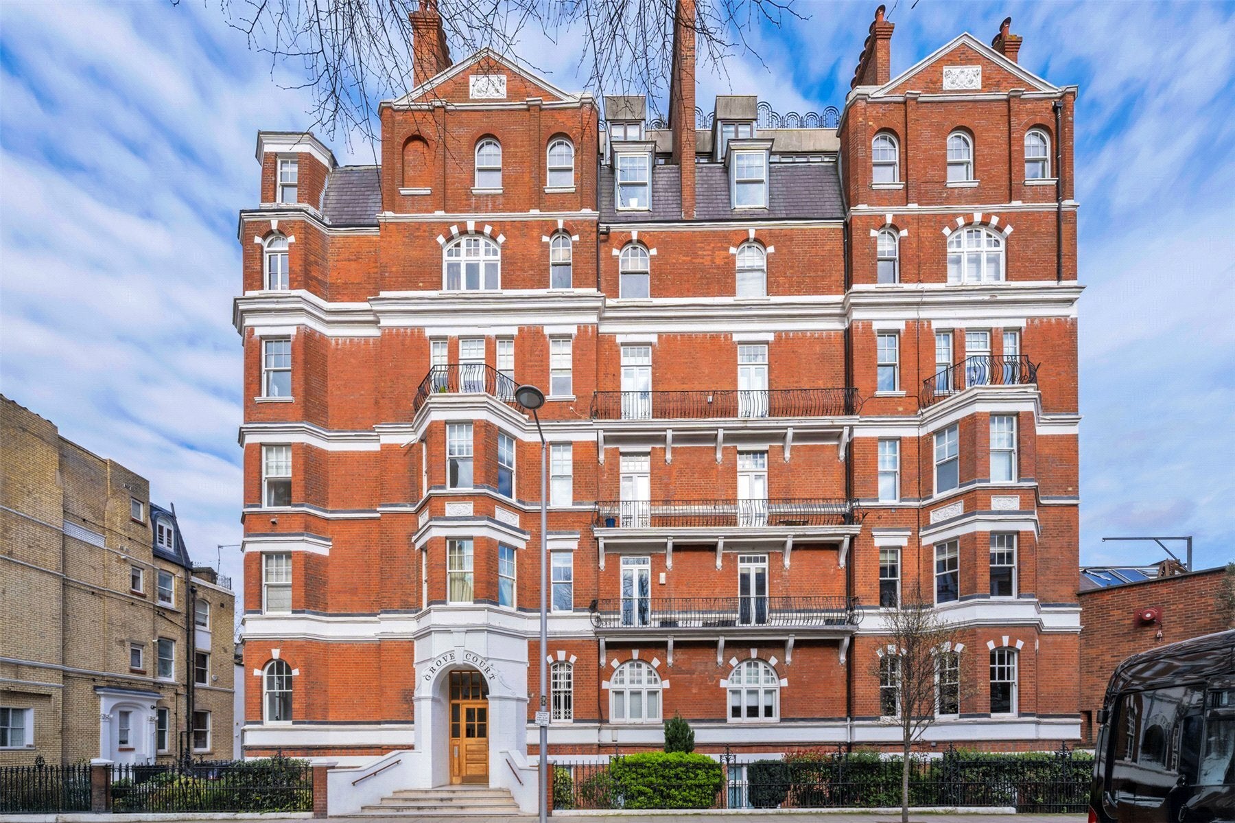 Flat Drayton Gardens in Greater London
