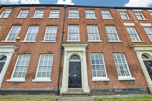Room Crescent in Salford