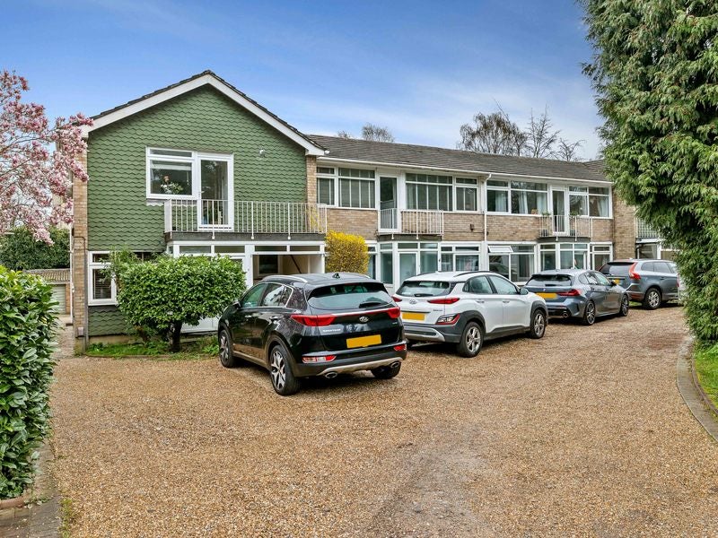 Flat Reigate Hill in Reigate and Banstead