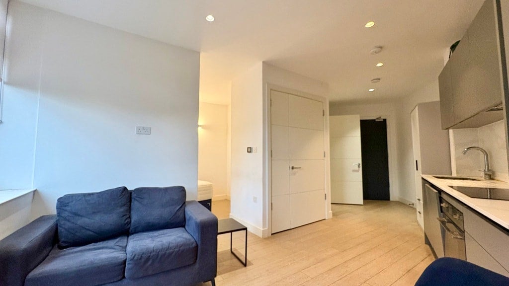 Flat Great West Road in Greater London