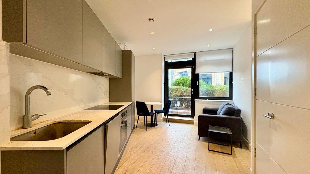 Flat Great West Road in Greater London