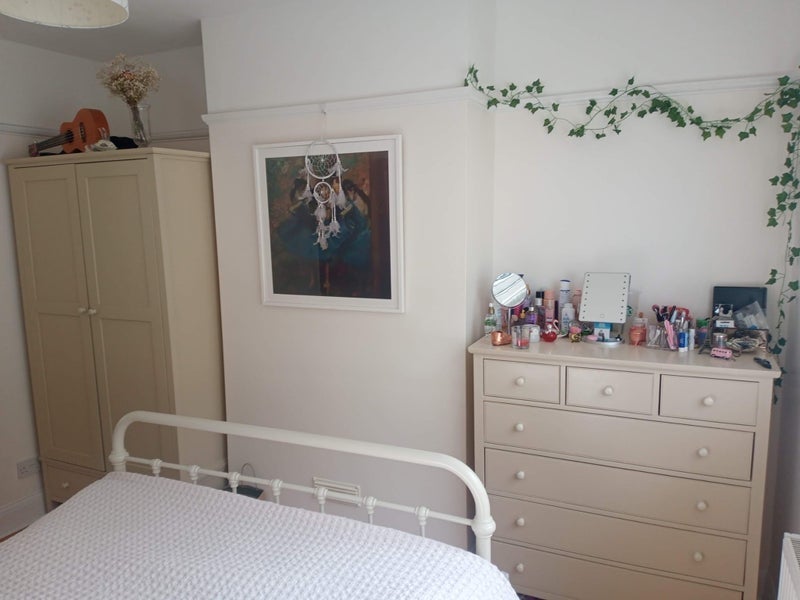 Room Cheriton Drive in Greater London