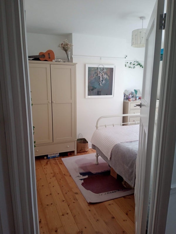 Room Cheriton Drive in Greater London