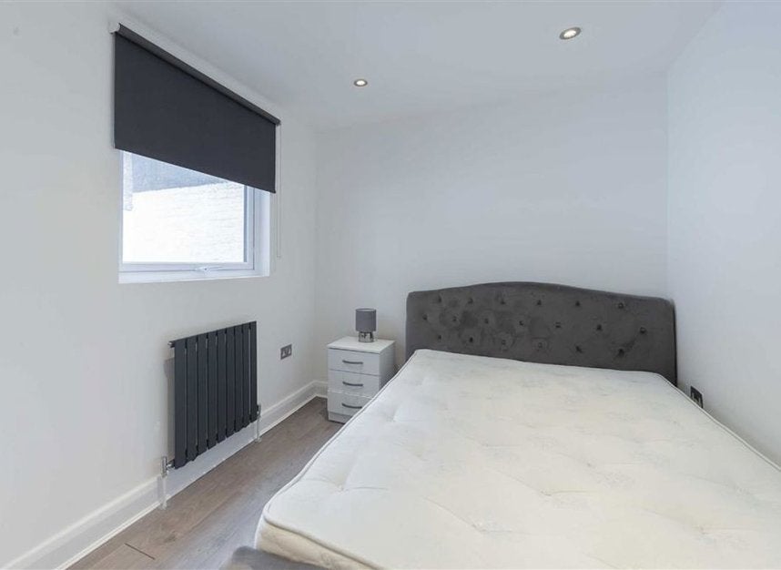 Flat Conway Street in Greater London