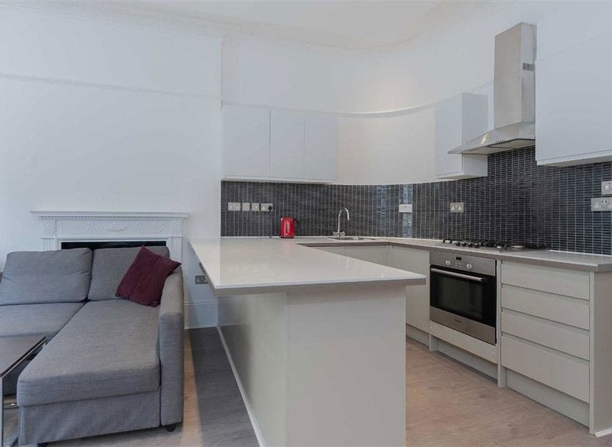 Flat Conway Street in Greater London