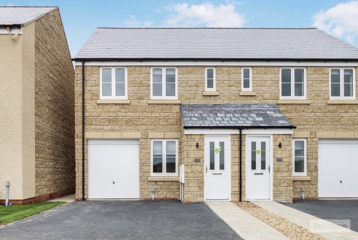 House Airfield Way in Weldon